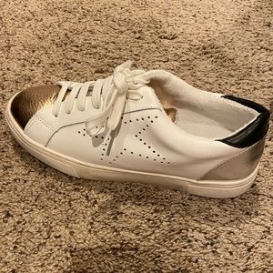 Steve Madden sneaker